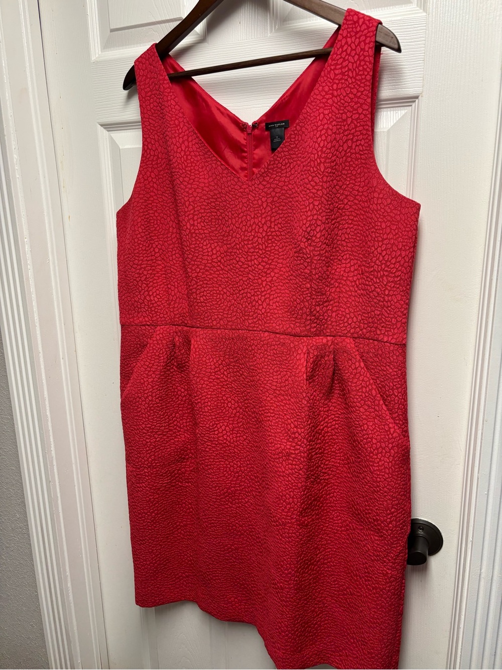 Ann Taylor Red/Orange Textured V-Neck Sleeveless Dress size 18